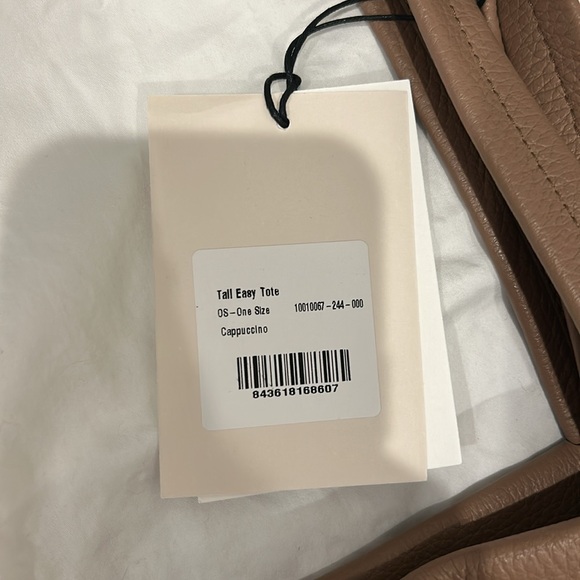 Cuyana tall easy tote with organizer - Picture 4 of 13